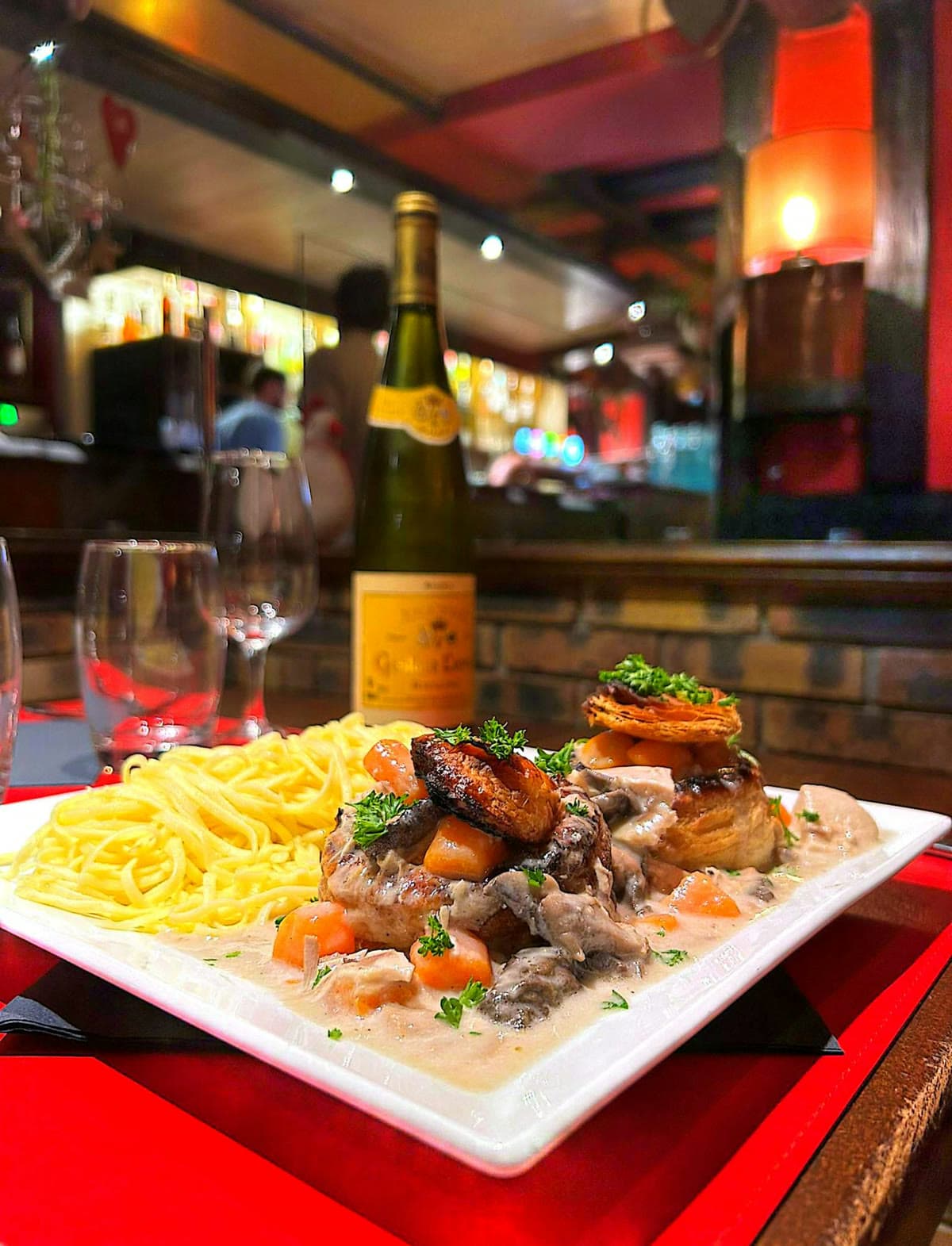 Plat du terroir et vin d'Alsace