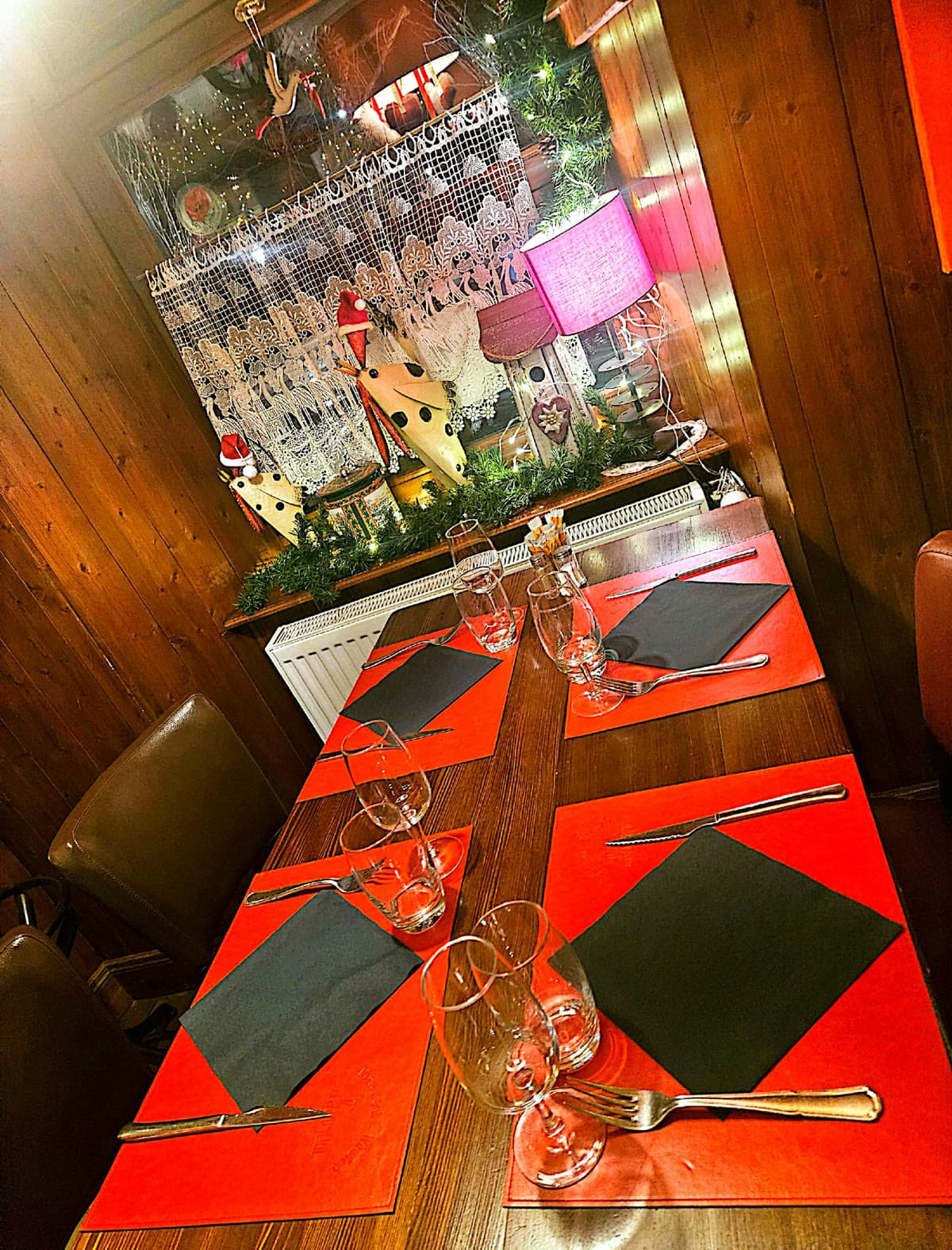Table dressée pour le dîner